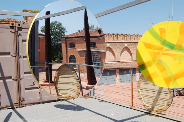 Installazione di Luciano Chinese nei giardini della Thetis all'Arsenale di Venezia durante la Biennale d'Arte 2017